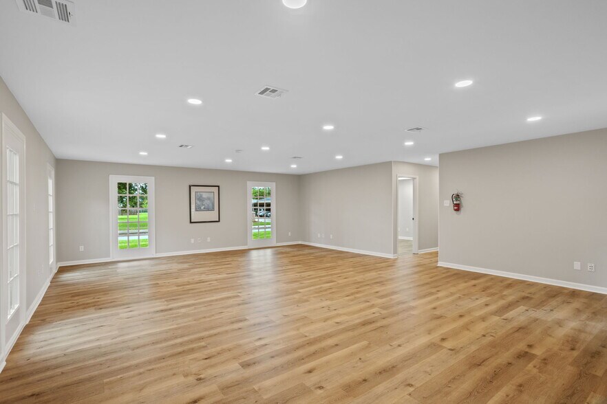 More Photos Of 1628 Ryan St, Lake Charles Office For Lease