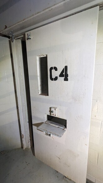 More Photos Of 208 W Pearl St, Harrisonville Specialty For Sale