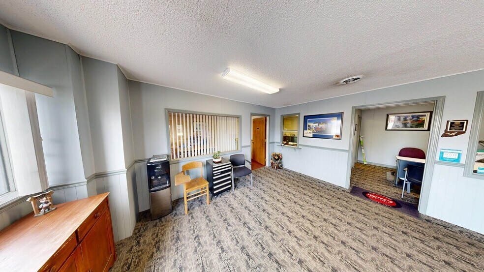 More Photos Of 1105 N McKinley Ave, Rensselaer Auto Dealership For Sale