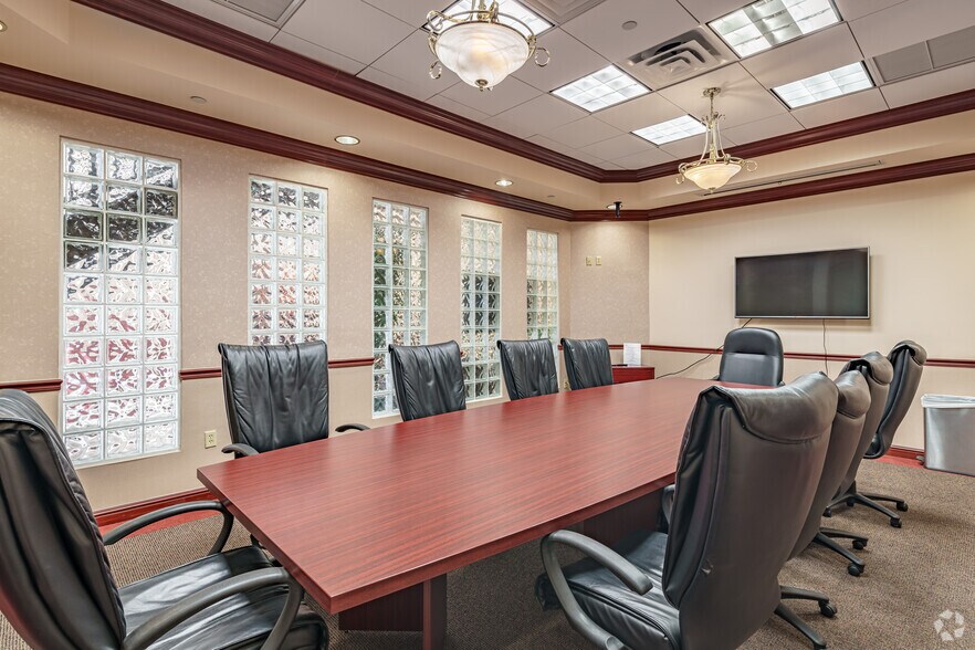 More Photos Of 850 NW Federal Hwy, Stuart Office For Lease