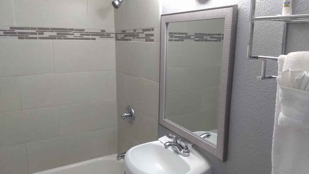 More Photos Of 904 W Main St, Quartzsite Hotel For Sale