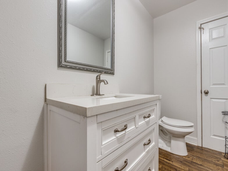 More Photos Of 10711 Hidden Lake Ln, Richmond Distribution For Sale