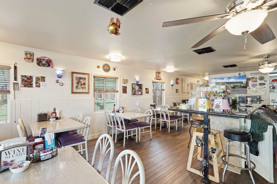 More Photos Of 14144 Market St, Walnut Grove Storefront For Sale