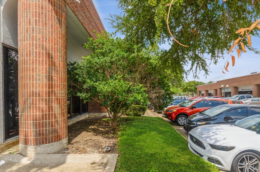 More Photos Of 10410-10420 Miller Rd, Dallas Unknown For Lease