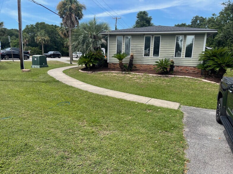 More Photos Of 15 21st Ave, Isle Of Palms Loft Creative Space For Sale