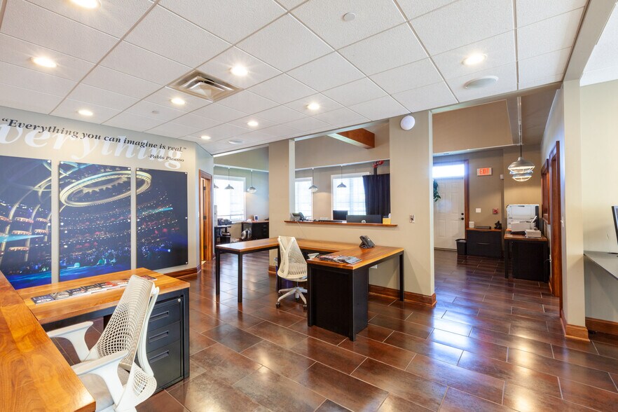 More Photos Of 55 Ogden Ave, Clarendon Hills Office For Sale