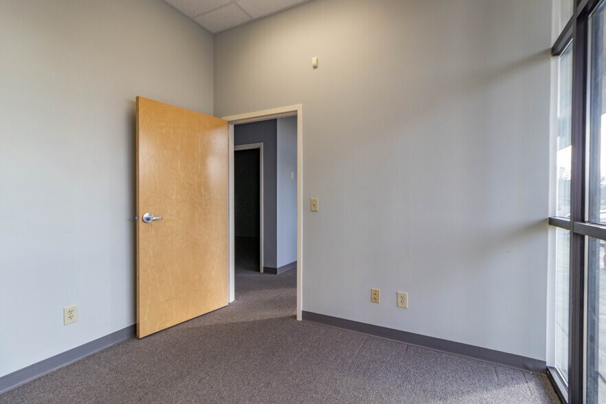 More Photos Of 7264 Columbia Rd, Maineville Office For Lease
