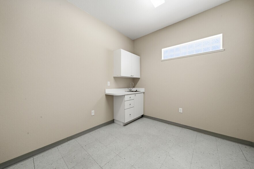 More Photos Of 401 W Interlake Blvd, Lake Placid Office For Sale