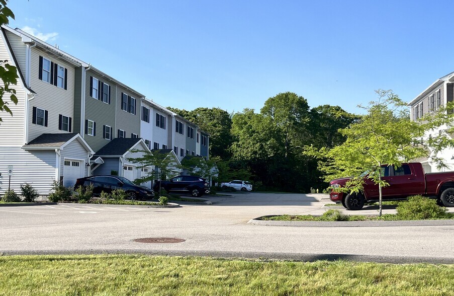 More Photos Of 10 Fort Hill Rd, Groton Apartments For Sale