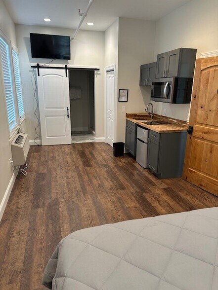 More Photos Of 70 Sapphire Valley Rd, Sapphire Apartments For Sale