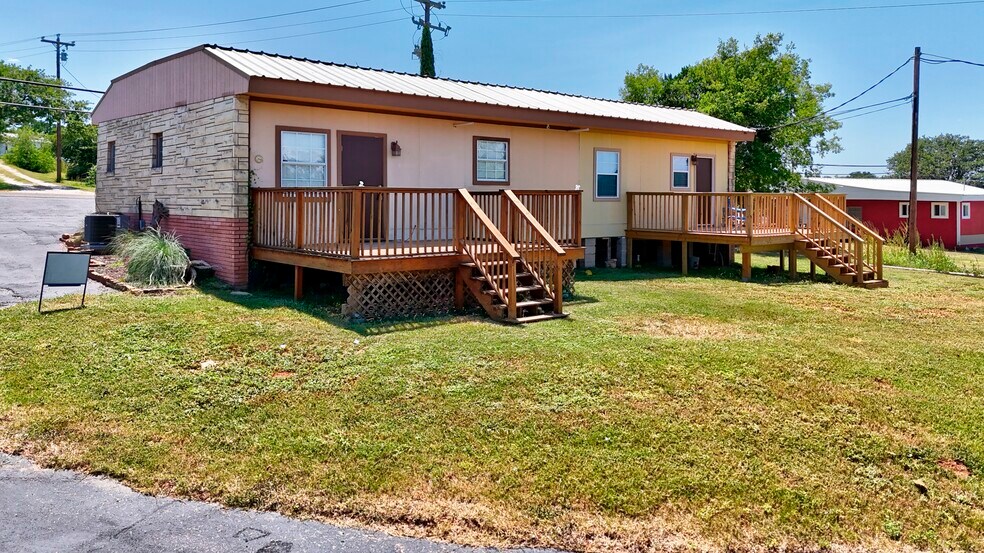 More Photos Of 930 Ranch Road 261, Buchanan Dam Apartments For Sale