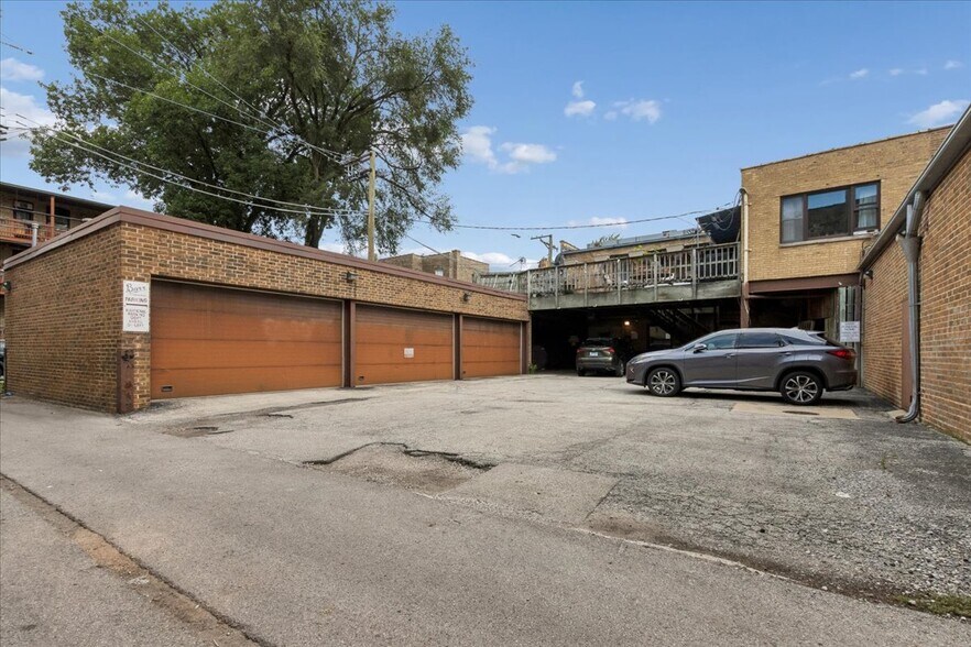 More Photos Of 6222 N Broadway St, Chicago Funeral Home For Sale