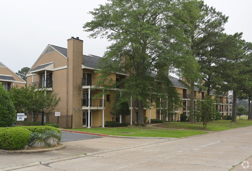 More Photos Of 5660 S Lakeshore Dr, Shreveport Apartments For Sale