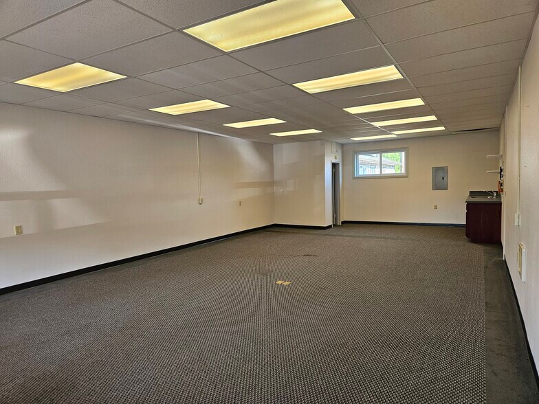 More Photos Of 350 W Columbia River Hwy, Clatskanie General Retail For Sale