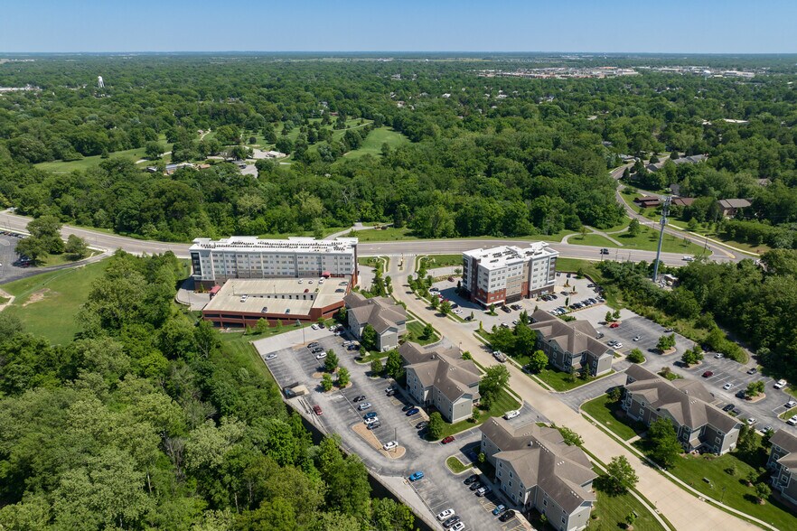 More Photos Of 1010 Enclave Blvd, Edwardsville Apartments For Sale