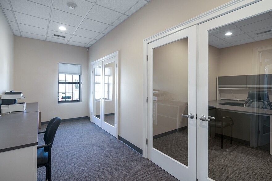 More Photos Of 376 Dry Bridge Rd, North Kingstown Warehouse For Sale