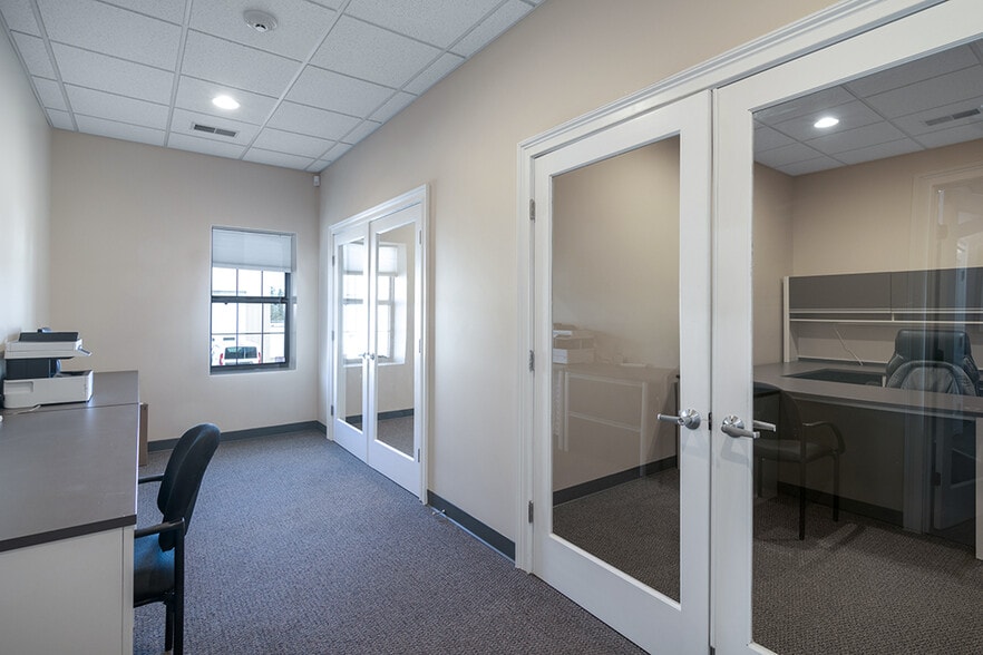 More Photos Of 376 Dry Bridge Rd, North Kingstown Warehouse For Sale