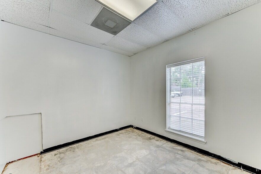 More Photos Of 14721 Pebble Bend Dr, Houston Medical For Lease