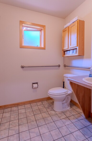 More Photos Of 890 N 2nd St, Lander Office For Sale