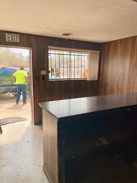 More Photos Of 2714 Southern Ave, Memphis General Retail For Lease