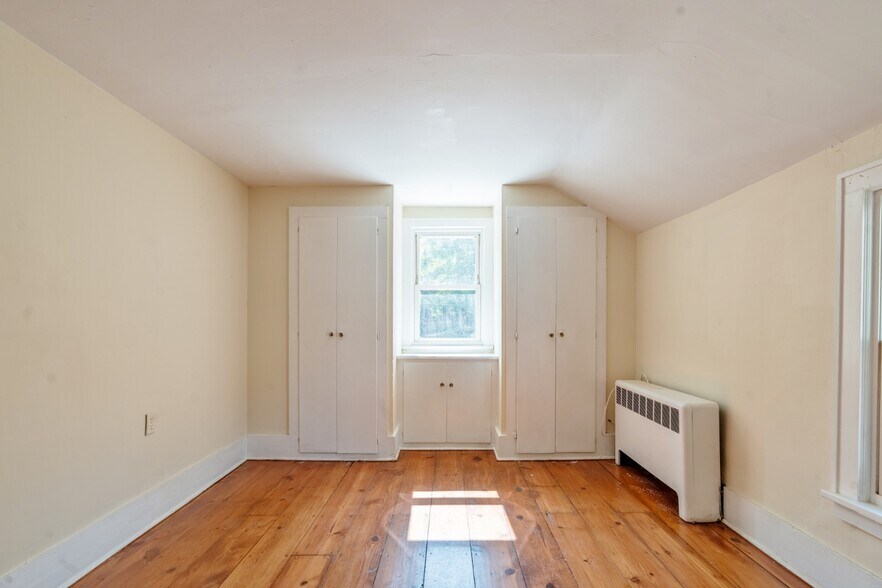 More Photos Of 17 S Chestnut St, New Paltz Storefront Retail Residential For Sale