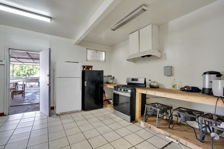 More Photos Of 109 S Aprilia Ave, Compton Religious Facility For Sale