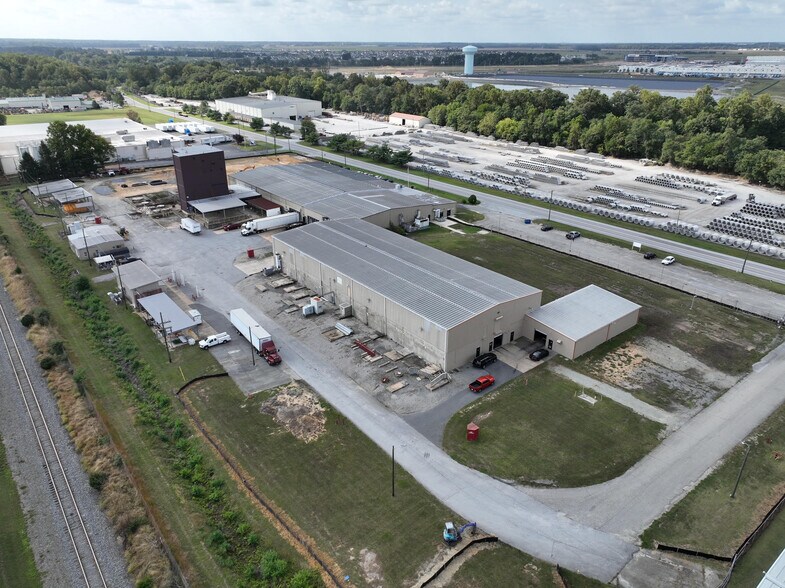 More Photos Of 701-703 Industrial Dr, Middletown Manufacturing For Lease