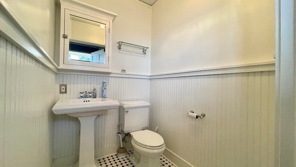 More Photos Of 500 W Nash St, Terrell Medical For Lease