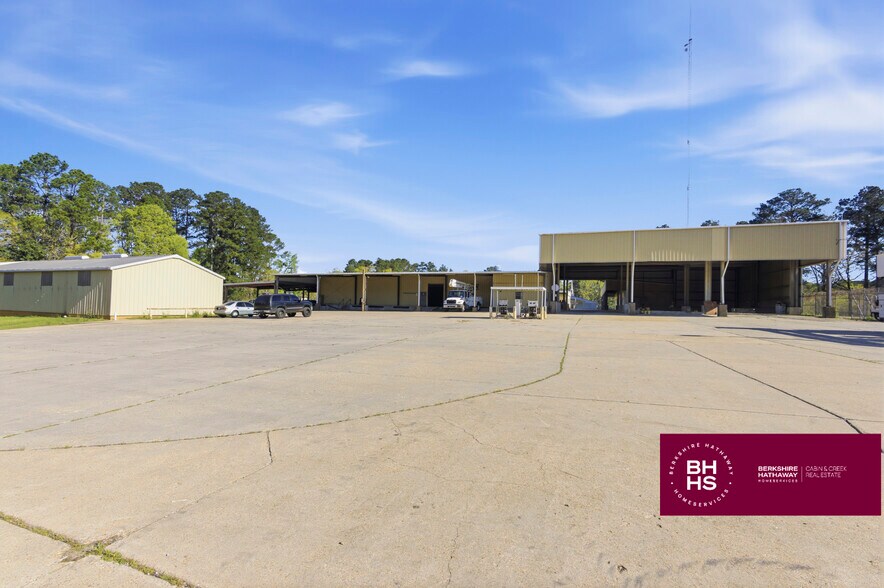 More Photos Of 3012 US-98, Mccomb Flex For Sale