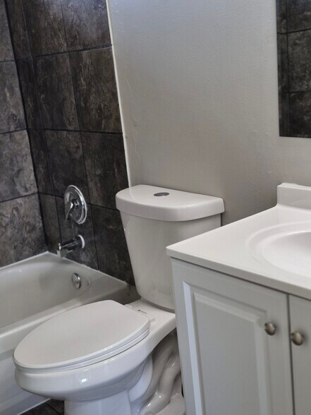 More Photos Of 455 W D St, Halsey Apartments For Sale
