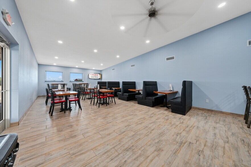 More Photos Of 4159 Highway 6, Clifton Showroom For Sale