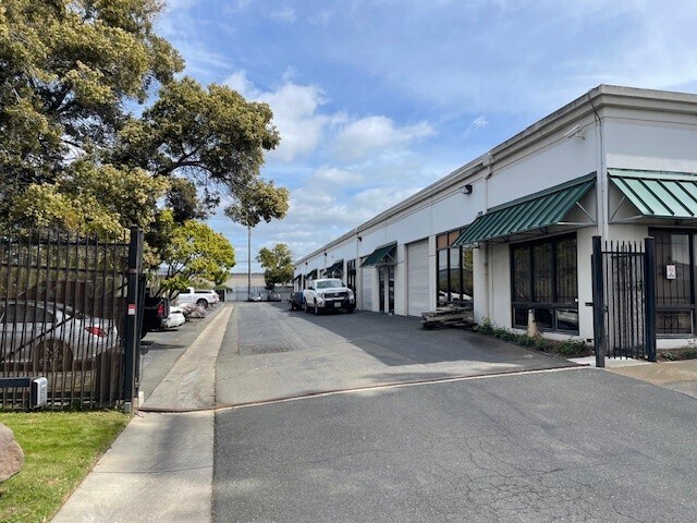 More Photos Of 7900-7994 Capwell Dr, Oakland Light Manufacturing For Lease