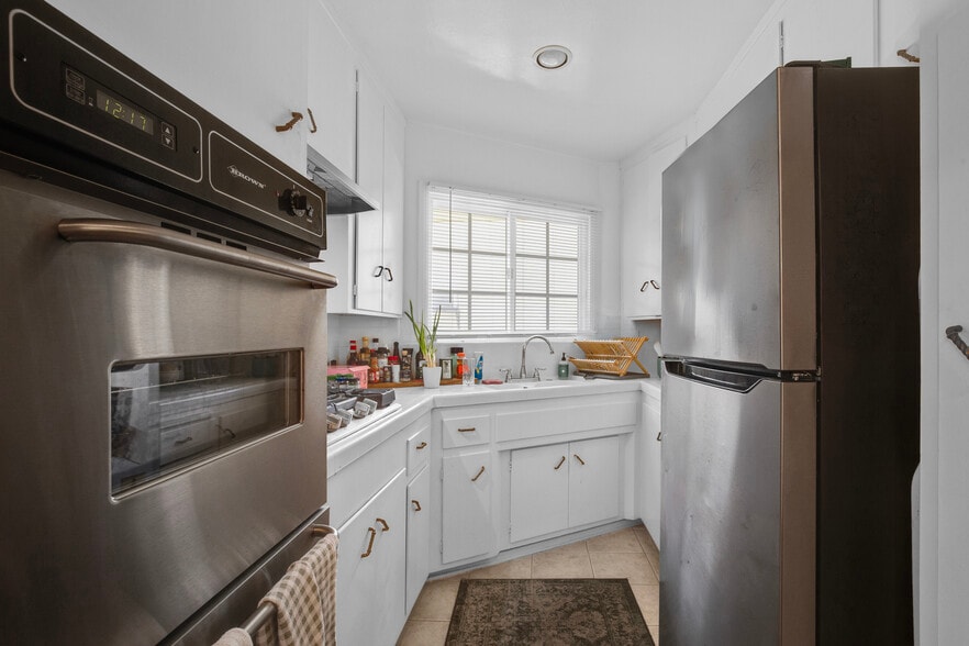 More Photos Of 939 Larrabee St, West Hollywood Apartments For Sale