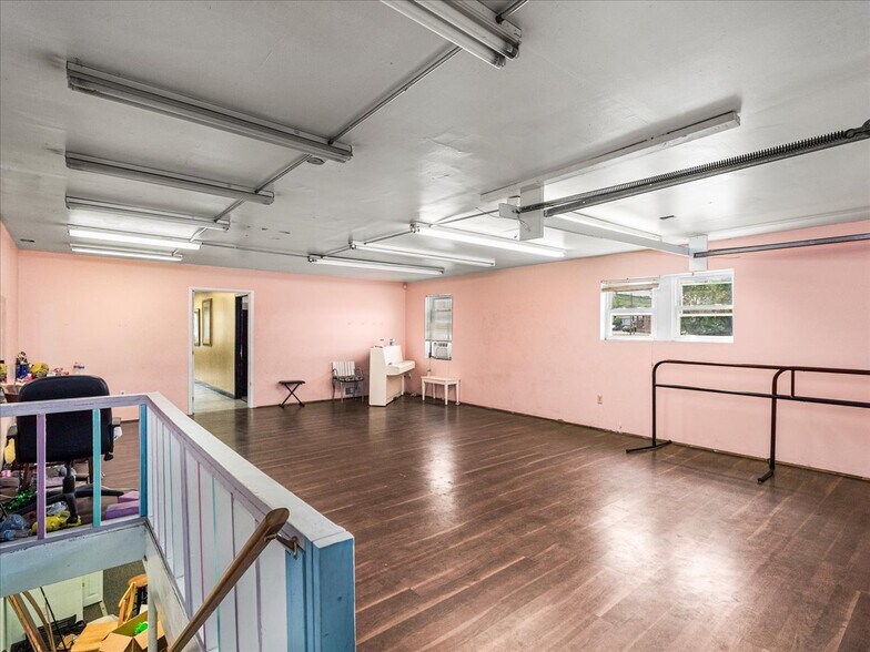 More Photos Of 2600 Duss Ave, Ambridge Unknown For Sale