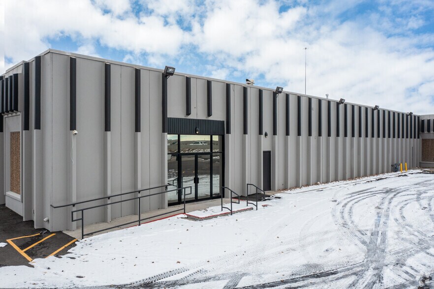 More Photos Of 7050 S 400 W, Midvale Showroom For Lease