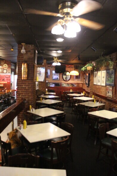 More Photos Of 210 Commercial Way, Jefferson City Flex For Sale