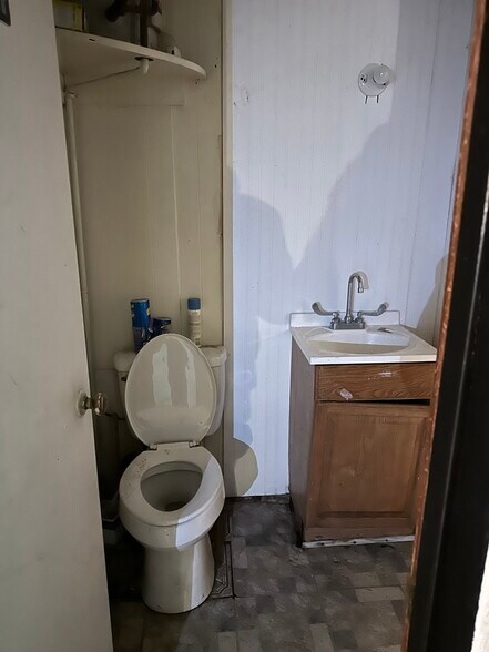 More Photos Of 1192 Yorkship Sq, Camden General Retail For Sale