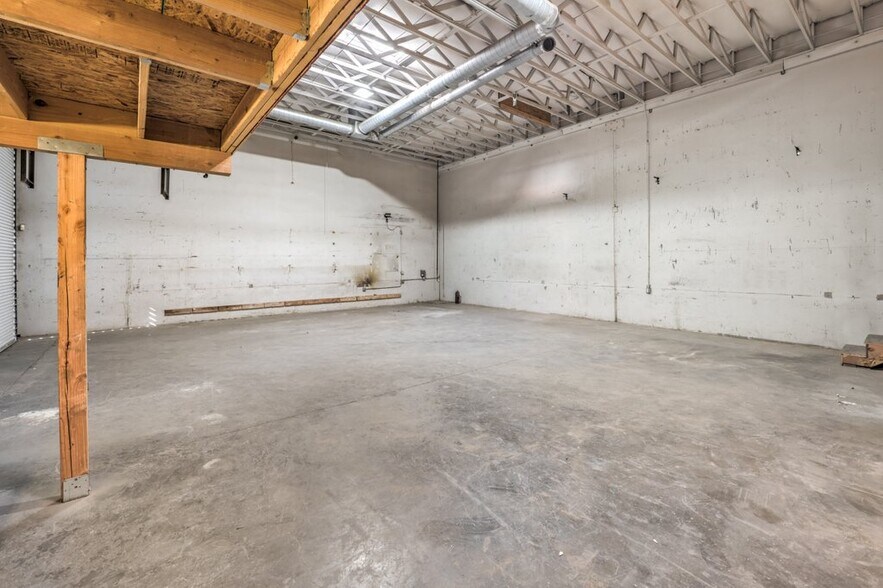 More Photos Of 5965 Harrison Dr, Las Vegas Warehouse For Lease