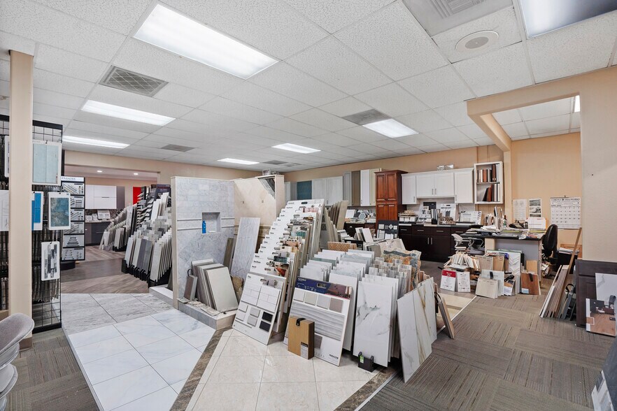 More Photos Of 1301 Foothill Blvd, Azusa Warehouse For Lease