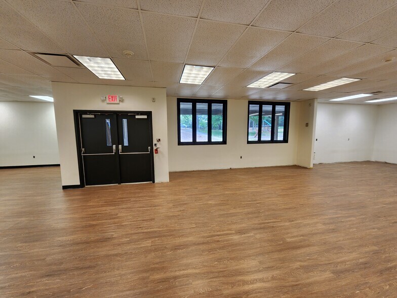 More Photos Of 2 Fisher Rd, Greenville Schools For Sale