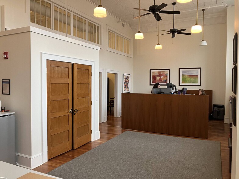 More Photos Of 212 S Center St, Statesville Storefront Retail Office For Lease