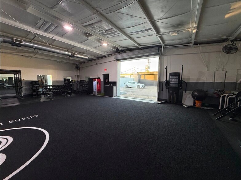 More Photos Of 5830 Star Ln, Houston Light Distribution For Lease