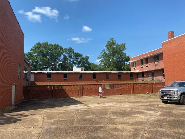 Primary Photo Of 300 N Jackson St, Brookhaven Congregate Senior Housing For Sale