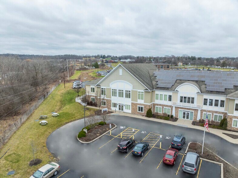 More Photos Of 195 Parrish St, Canandaigua Medical For Lease