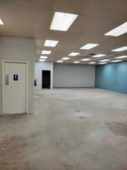 More Photos Of 2511 National Dr, Garland Manufacturing For Sale