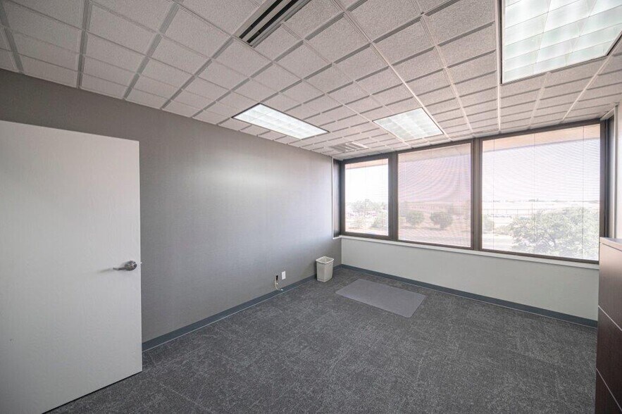 More Photos Of 125 W Missouri Ave, Midland Office For Lease