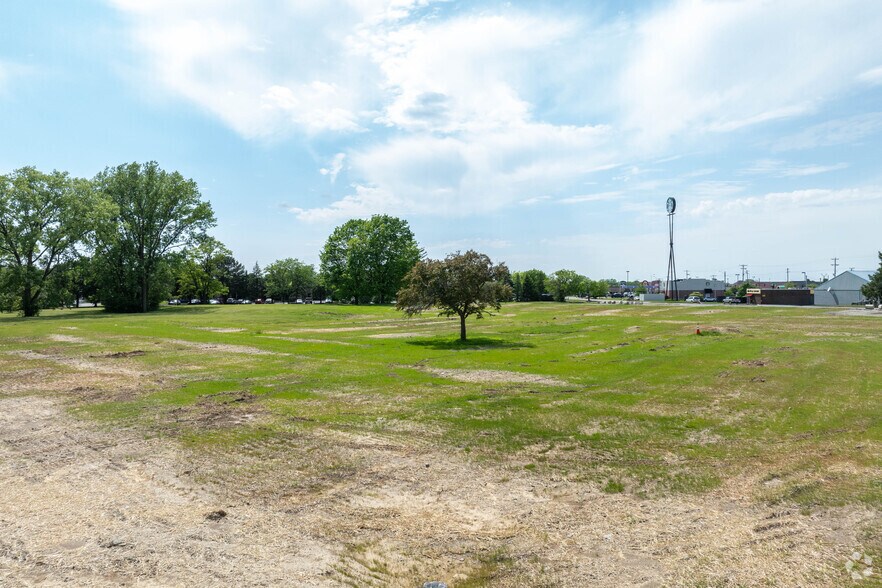 More Photos Of 1117 E Main St, Greenwood Land For Sale