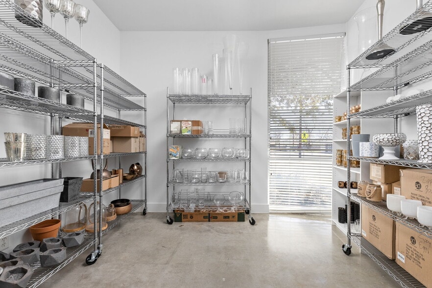 More Photos Of 508 E 53rd St, Austin Loft Creative Space For Sale