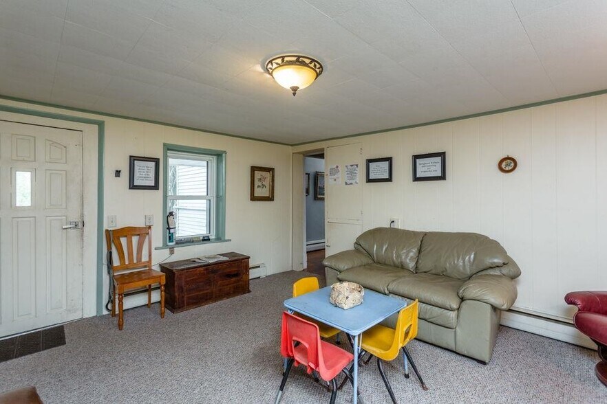 More Photos Of 133 W Springbrook Rd, Broadway Specialty For Sale