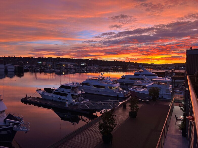 More Photos Of 2284-2360 W Commodore Way, Seattle Office For Lease